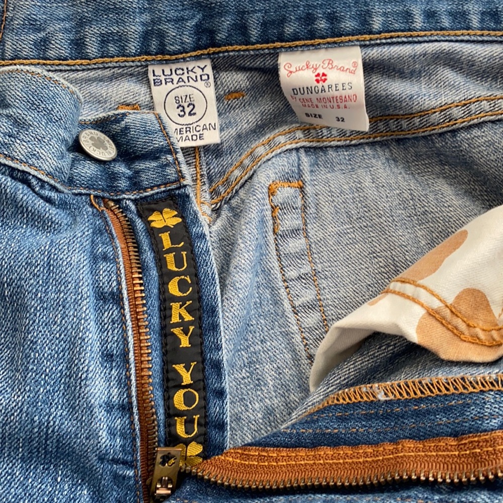 Lucky Brand Dungarees. LowRise, StraightLeg, Zipper Fly.   Style 165.  32W